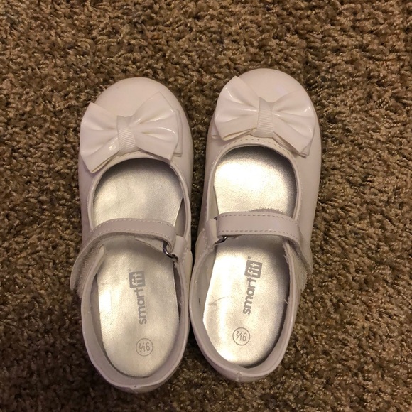 Toddler Smart Fit Bow Shoes with strap. - Picture 2 of 5